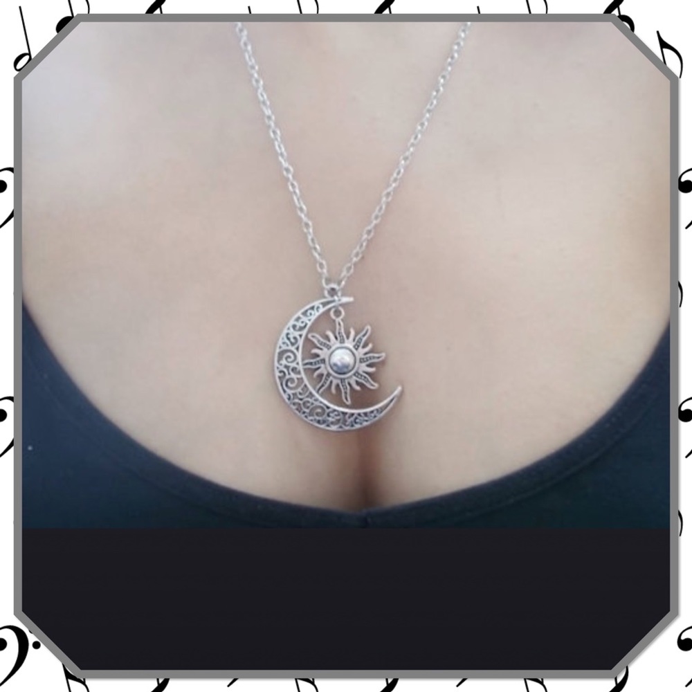 💫New❤️❤️Silver Sun & Moon Necklace 💫